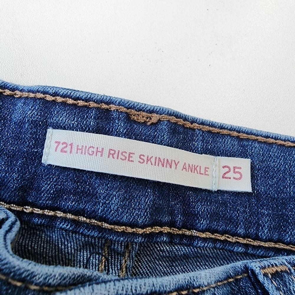 Levi's 721 High Rise Skinny Jeans Med Wash Distressed Ankle Womens Sz 25 - Picture 6 of 10